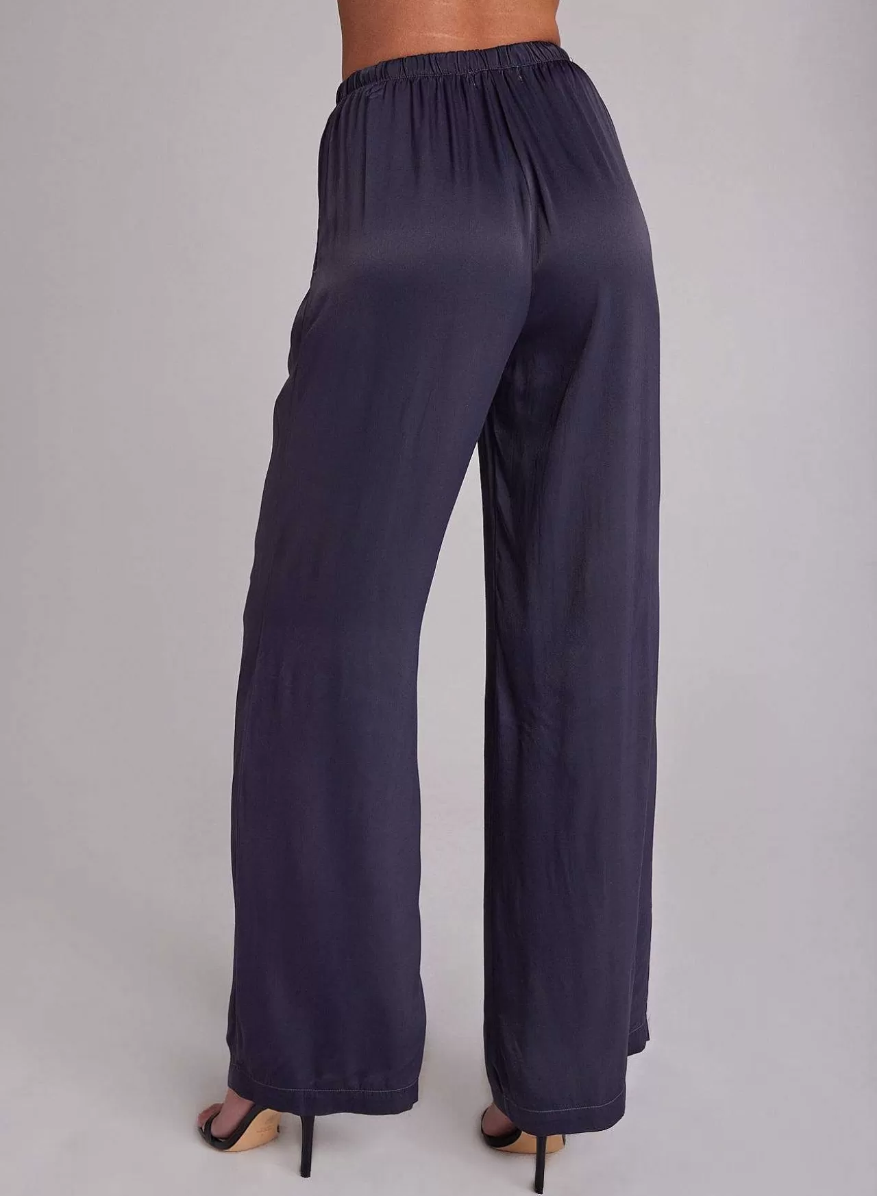 Satijnen Geplooide Broek Met Wijde Pijpen - Odyssey Grey>Bella Dahl Store
