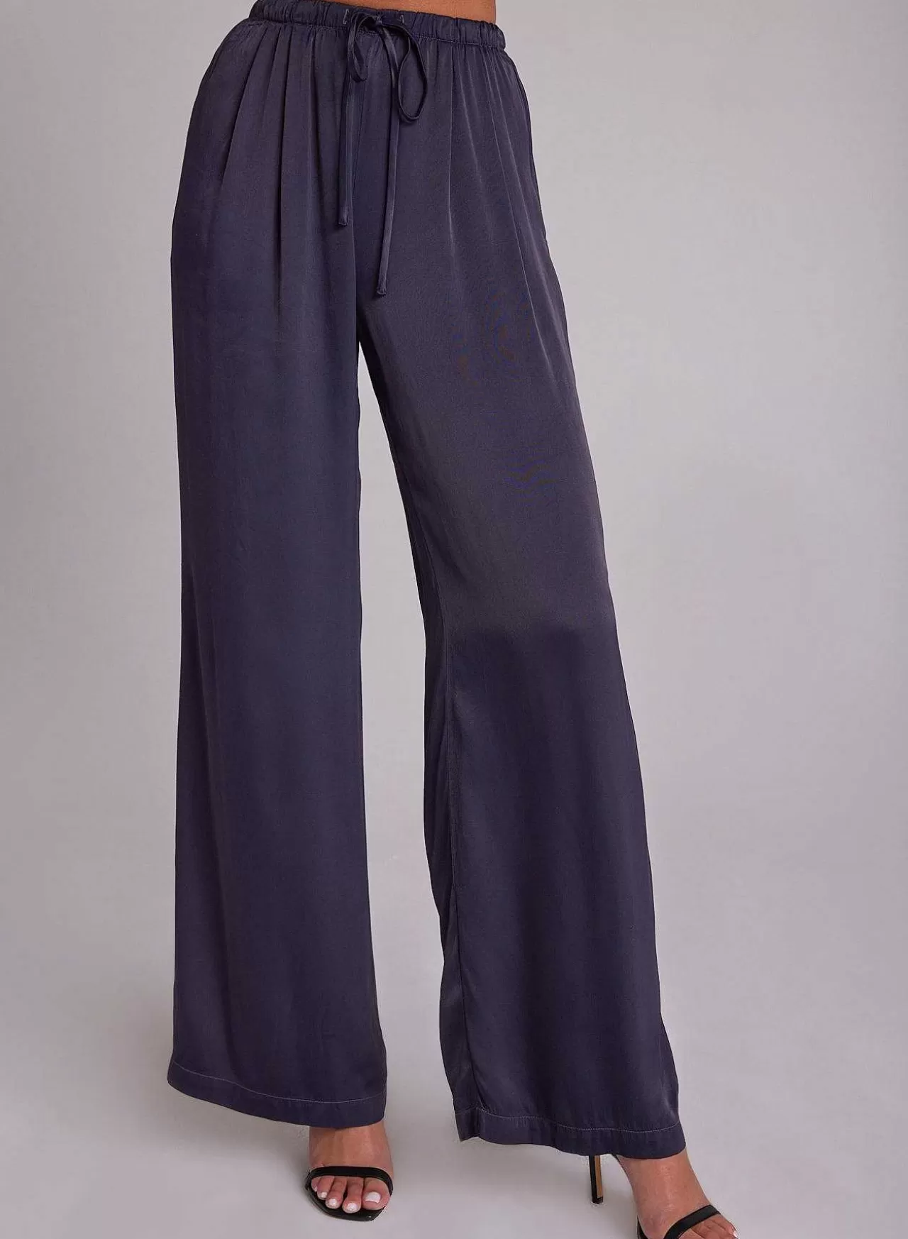 Satijnen Geplooide Broek Met Wijde Pijpen - Odyssey Grey>Bella Dahl Store