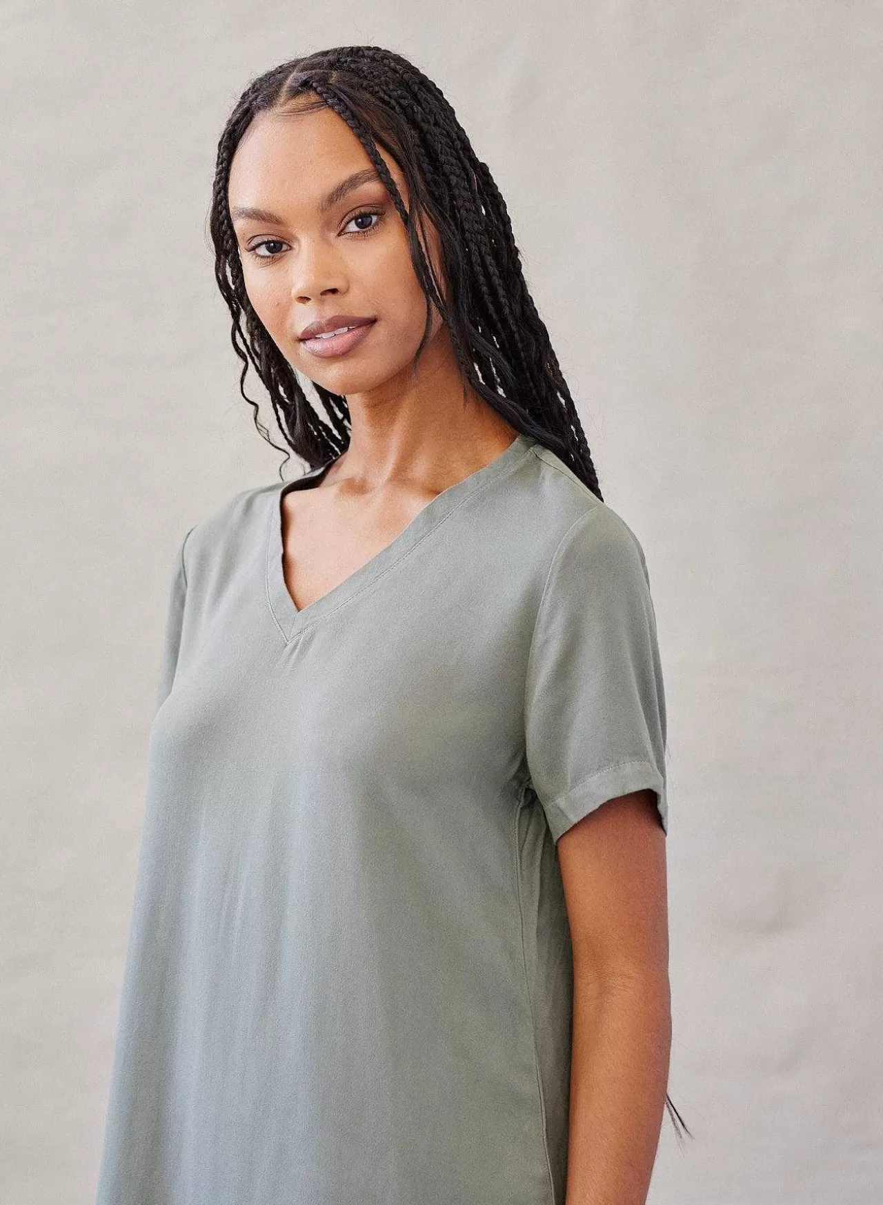 T-Shirtjurk Met V-Hals - Zacht Leger>Bella Dahl Fashion